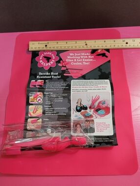 Plaid Hot Glue Gun Helper Set.  Mat And Accessories.  (0752)